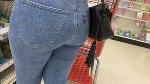 Caught another oblivious girl