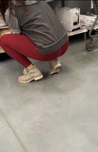Red Kingdom! Football mom in leggings
