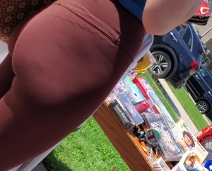 Tight booty with major vpl in leggings
