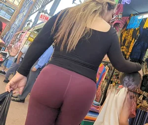 One of the best MILF culos I have Capped (OC)