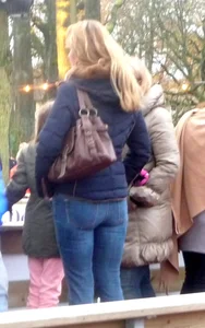 Street milfs in tight blue jeans creepshots