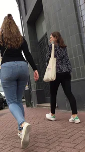 Blond student with “un boule”