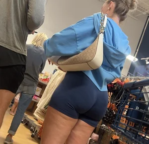 Thick blonde pawg in blue spandex shorts