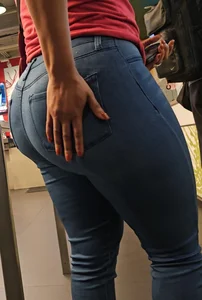 Thick ebony booty in tight jeans.