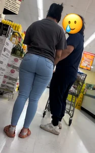 Juicy🍑 latina in tight jeans