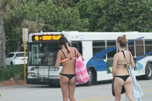 Even more hot and sexy bikini babes in Florida