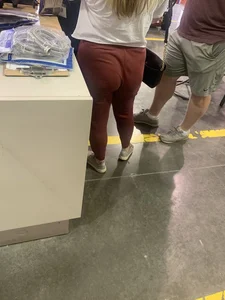 Big booty older lady in tight sweats