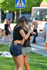 Hottie in levis shorts [not oc]