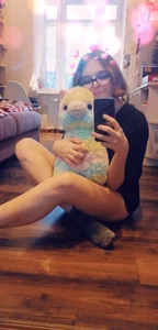 Hot amateur bespectacled chubby girl’s leaked erotic selfies
