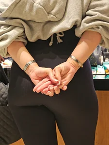 JUICY ass Latina in onepiece. (Pullup GIF)