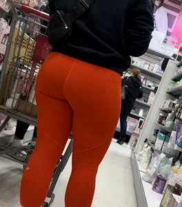 Pawg Blonde Milf in Red Leggins