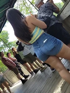 Thick latina at the zoo (OC)