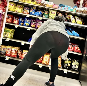 Lady w nice cheeks+VPL to match in slight transparency‼️
