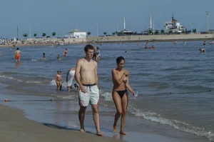Sexy mature girls on Vilanova topless beach