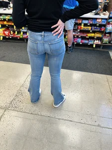 Fit white chick with a nice ass in jeans