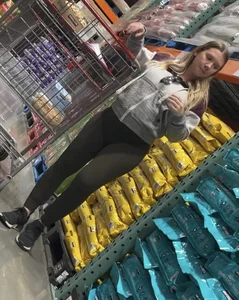 Blonde milf looking good in her leggings pt.2