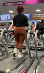 iNSANE LIGHT SKIN RED HEAD EBONY WIT craZ PHAT ASS(tread mill)
