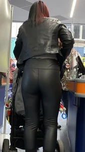 Milf in leather leggings with VTL
