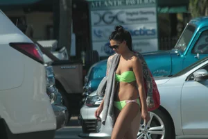 Another gallery of sexy Deerfield Beach girls in bikinis