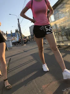 Hot Chicks in Shorts Photos