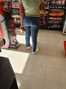Circle K black girl with amazing ass. Had to snap a pic.