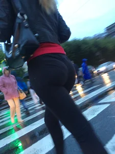 Girl with Fit Ass and Legs in Tights Crossing the Street Candid