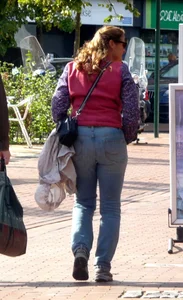 Candid milfs wearing tight jeans street creepshots