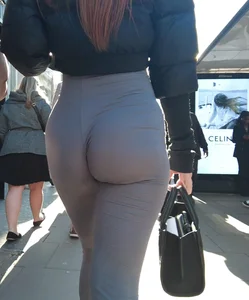 Insane jiggly tight ass white girl (NOT OC)