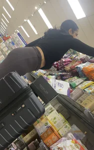 Small comp of some nice shots (cleavage, frontal, booty)