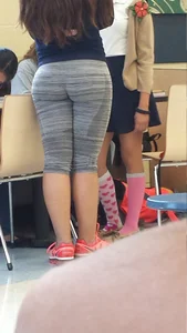 Teen Candid Girl With a Bubble Ass in Short Leggings Class Photo
