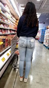 Latina babe grocery shopping in tight jeans with a nice ass