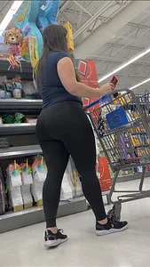 Amazing Big Booty Spaniard Milf In Tight Leggings💦