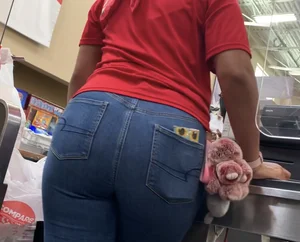 Nice Big Ass Latina in American Eagle Jeans 1