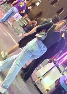 amazing ass in jeans OC