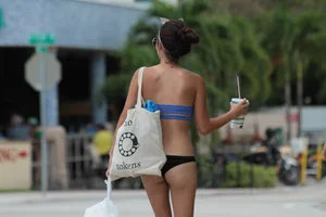 Candid Florida beach and bikini girls