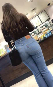 jean round booty latina coed at starbucks line