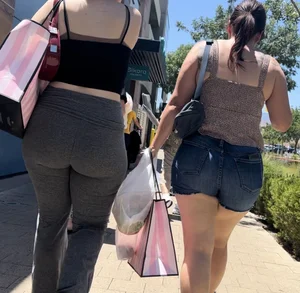 Jiggly pawg with her pawg mother (OC)