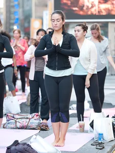 Candid sexy yoga girls