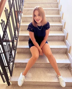 Teen girls and their feet