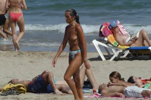 Sexy mature girls on Vilanova topless beach