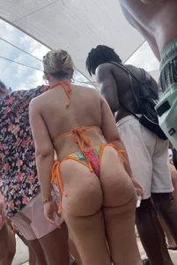 Crazy thick pawg in thong capped from all angles (OC)