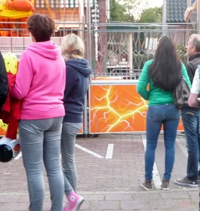 Sexy candid street market girls creepshots