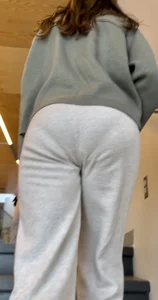 Volleyball player in sweatpants has a nice vpl