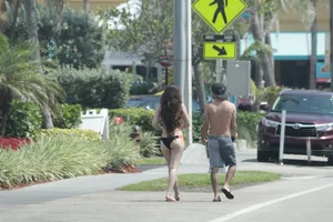 Candid Florida beach and bikini girls
