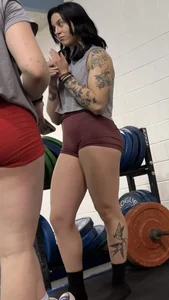 Tatted white girl at the gym pt.2