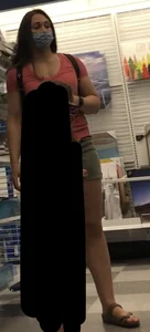 Thicc art lover Milf in shorts