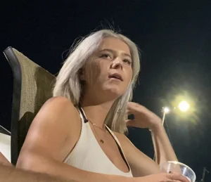 Tight college bar girl