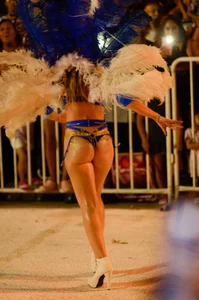 Sexy lady with a nice ass dressed up while dancing