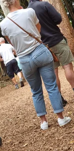 Nice milf ass in jeans