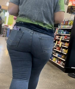 Thick PAWG had Some Booty Meat